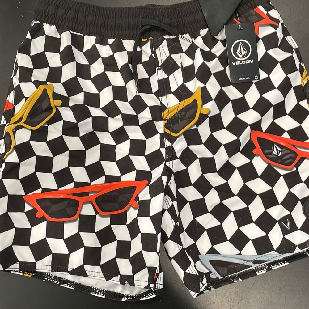 New with tags. Volcom boys size 8.